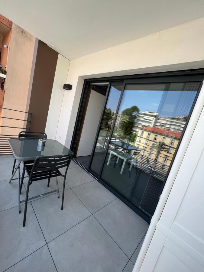 Appartement Tout Equipe Centre Ville Menton Exterior photo