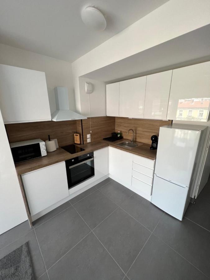 Appartement Tout Equipe Centre Ville Menton Exterior photo