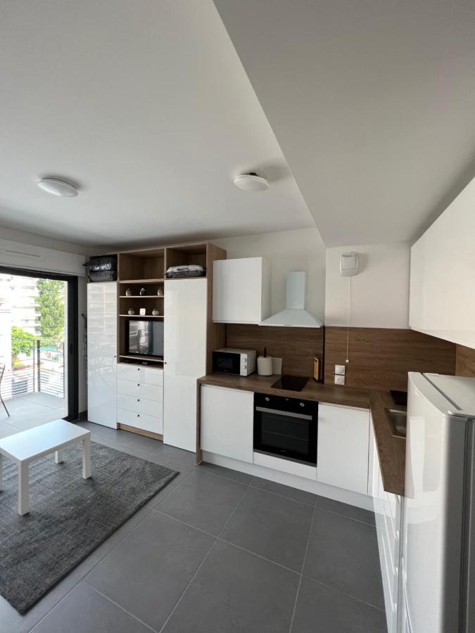 Appartement Tout Equipe Centre Ville Menton Exterior photo
